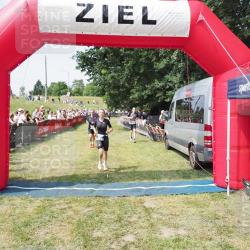 21.06.2025 - 27. Vierlanden-Triathlon MichiJ http://msf.ph/oto/8004683 15.06.2026 11:29:33 Ziel 263, 382, 507, 566 meine-sportfotos.de