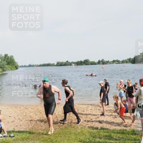 21.06.2025 - 27. Vierlanden-Triathlon MichiJ http://msf.ph/oto/8004703 15.06.2026 10:06:20 Schwimmen 370, 381, 394, 418, 447, 455 meine-sportfotos.de