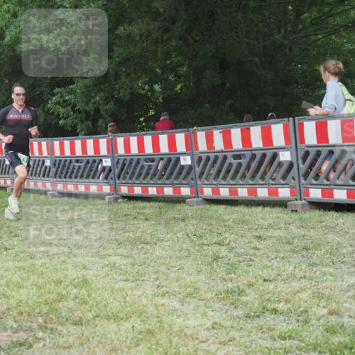 21.06.2025 - 27. Vierlanden-Triathlon KatJ http://msf.ph/oto/8004711 15.06.2025 12:58:06 Ziel 712 meine-sportfotos.de