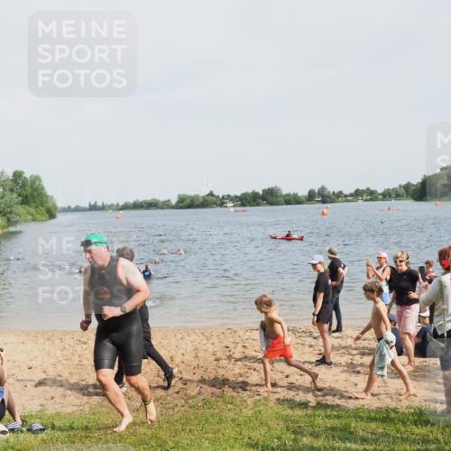 21.06.2025 - 27. Vierlanden-Triathlon MichiJ http://msf.ph/oto/8004712 15.06.2026 10:06:21 Schwimmen 370, 394, 418, 447, 455 meine-sportfotos.de