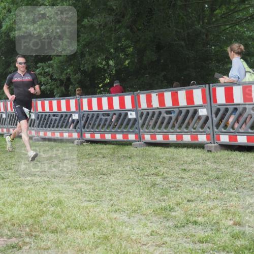 21.06.2025 - 27. Vierlanden-Triathlon KatJ http://msf.ph/oto/8004724 15.06.2025 12:58:06 Ziel 712 meine-sportfotos.de