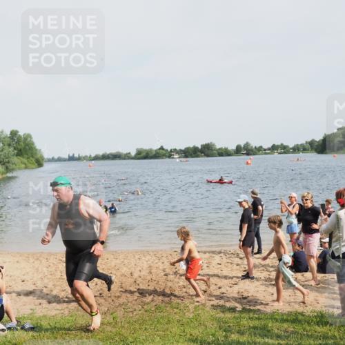 21.06.2025 - 27. Vierlanden-Triathlon MichiJ http://msf.ph/oto/8004727 15.06.2026 10:06:21 Schwimmen 370, 394, 418, 447, 455 meine-sportfotos.de