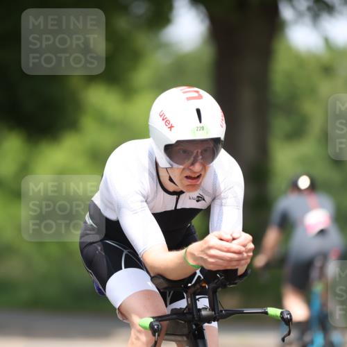 15.06.2025 - 7 Türme Triathlon Yannick Fuchs http://msf.ph/oto/8004730 15.06.2025 12:36:14 Radfahren 220, 667 meine-sportfotos.de