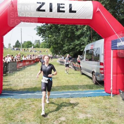 21.06.2025 - 27. Vierlanden-Triathlon MichiJ http://msf.ph/oto/8004736 15.06.2026 11:29:34 Ziel 263, 382, 507, 566 meine-sportfotos.de