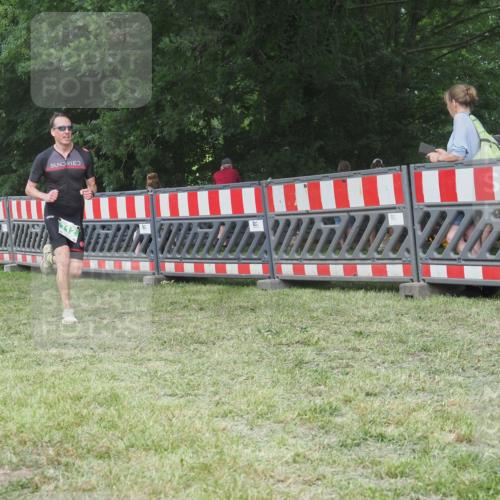 21.06.2025 - 27. Vierlanden-Triathlon KatJ http://msf.ph/oto/8004739 15.06.2025 12:58:06 Ziel 712 meine-sportfotos.de