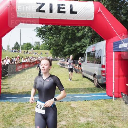 21.06.2025 - 27. Vierlanden-Triathlon MichiJ http://msf.ph/oto/8004753 15.06.2026 11:29:35 Ziel 263, 382, 507, 566 meine-sportfotos.de