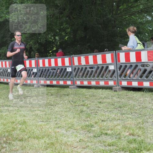 21.06.2025 - 27. Vierlanden-Triathlon KatJ http://msf.ph/oto/8004756 15.06.2025 12:58:06 Ziel 712 meine-sportfotos.de