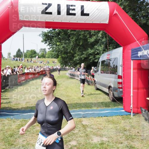 21.06.2025 - 27. Vierlanden-Triathlon MichiJ http://msf.ph/oto/8004762 15.06.2026 11:29:35 Ziel 263, 382, 507, 566 meine-sportfotos.de