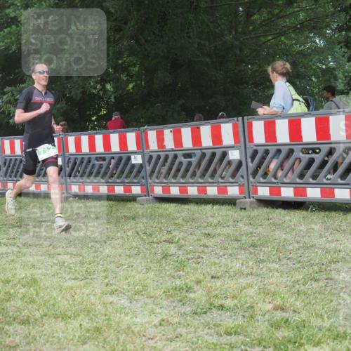 21.06.2025 - 27. Vierlanden-Triathlon KatJ http://msf.ph/oto/8004767 15.06.2025 12:58:06 Ziel 712 meine-sportfotos.de