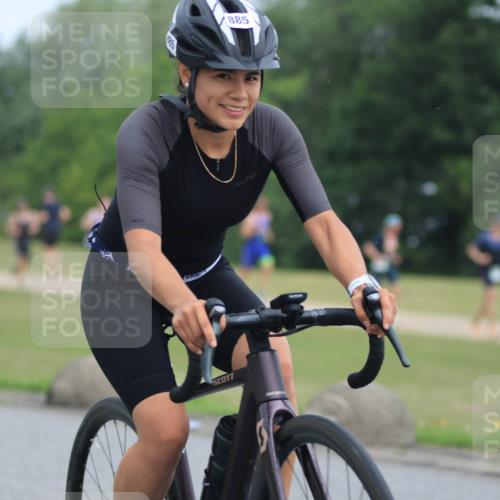 21.06.2025 - 27. Vierlanden-Triathlon H.Heesch http://msf.ph/oto/8004771 15.06.2025 12:51:58 Radfahren 699, 885 meine-sportfotos.de