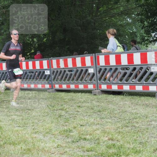 21.06.2025 - 27. Vierlanden-Triathlon KatJ http://msf.ph/oto/8004781 15.06.2025 12:58:07 Ziel 712 meine-sportfotos.de