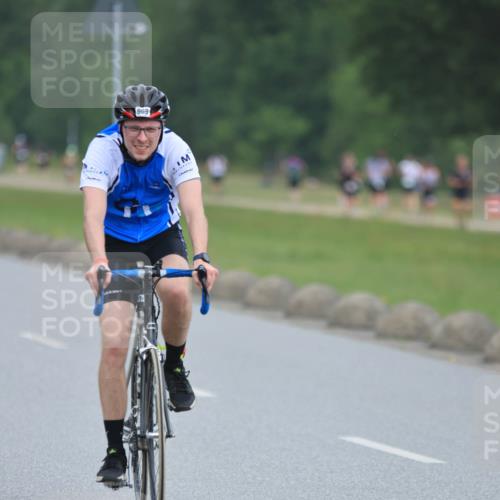 21.06.2025 - 27. Vierlanden-Triathlon H.Heesch http://msf.ph/oto/8004786 15.06.2025 12:52:18 Radfahren 969, 1400 meine-sportfotos.de