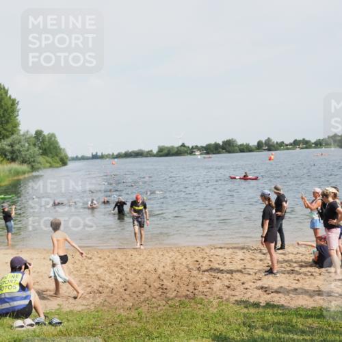 21.06.2025 - 27. Vierlanden-Triathlon MichiJ http://msf.ph/oto/8004789 15.06.2026 10:06:24 Schwimmen 394, 434, 447 meine-sportfotos.de