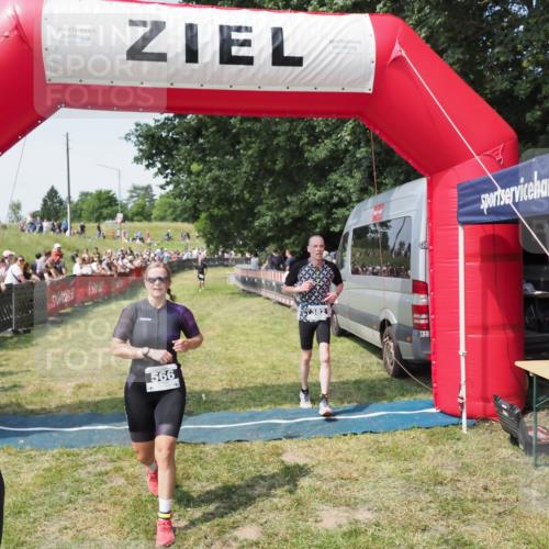 21.06.2025 - 27. Vierlanden-Triathlon MichiJ http://msf.ph/oto/8004790 15.06.2026 11:29:36 Ziel 382, 507, 566 meine-sportfotos.de