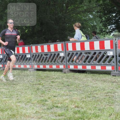 21.06.2025 - 27. Vierlanden-Triathlon KatJ http://msf.ph/oto/8004795 15.06.2025 12:58:07 Ziel 712 meine-sportfotos.de
