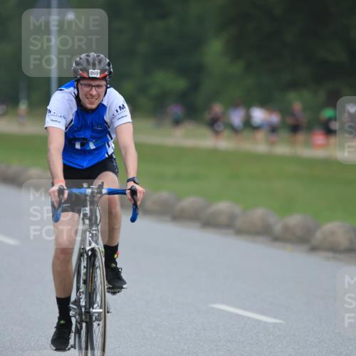 21.06.2025 - 27. Vierlanden-Triathlon H.Heesch http://msf.ph/oto/8004802 15.06.2025 12:52:18 Radfahren 969, 1400 meine-sportfotos.de