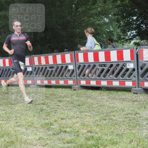 21.06.2025 - 27. Vierlanden-Triathlon KatJ http://msf.ph/oto/8004810 15.06.2025 12:58:07 Ziel 712 meine-sportfotos.de