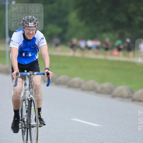 21.06.2025 - 27. Vierlanden-Triathlon H.Heesch http://msf.ph/oto/8004817 15.06.2025 12:52:18 Radfahren 969, 1400 meine-sportfotos.de