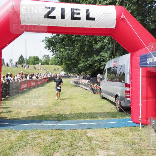 21.06.2025 - 27. Vierlanden-Triathlon MichiJ http://msf.ph/oto/8004820 15.06.2026 11:29:42 Ziel 382, 402, 566 meine-sportfotos.de