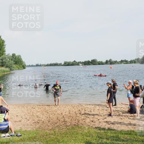 21.06.2025 - 27. Vierlanden-Triathlon MichiJ http://msf.ph/oto/8004824 15.06.2026 10:06:25 Schwimmen 394, 434, 447 meine-sportfotos.de