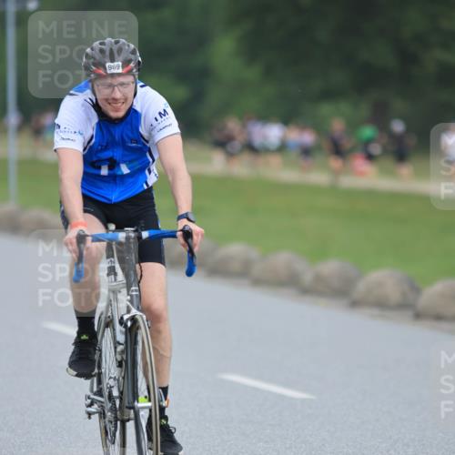 21.06.2025 - 27. Vierlanden-Triathlon H.Heesch http://msf.ph/oto/8004829 15.06.2025 12:52:18 Radfahren 969, 1400 meine-sportfotos.de