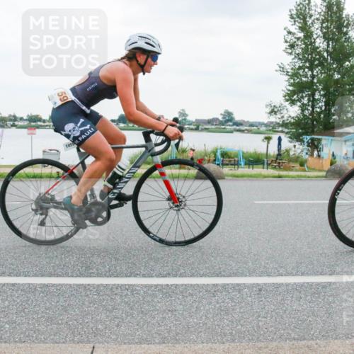 21.06.2025 - 27. Vierlanden-Triathlon H.Heesch http://msf.ph/oto/8004833 15.06.2025 13:00:35 Radfahren 1057, 1058, 1059, 1060, 1120, 1146 meine-sportfotos.de