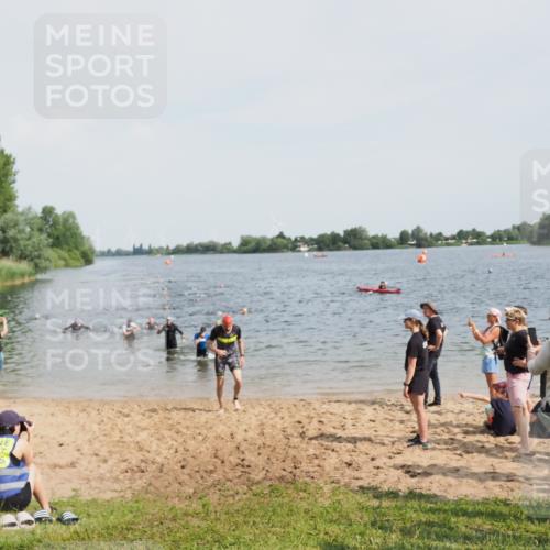 21.06.2025 - 27. Vierlanden-Triathlon MichiJ http://msf.ph/oto/8004842 15.06.2026 10:06:26 Schwimmen 394, 434, 447 meine-sportfotos.de