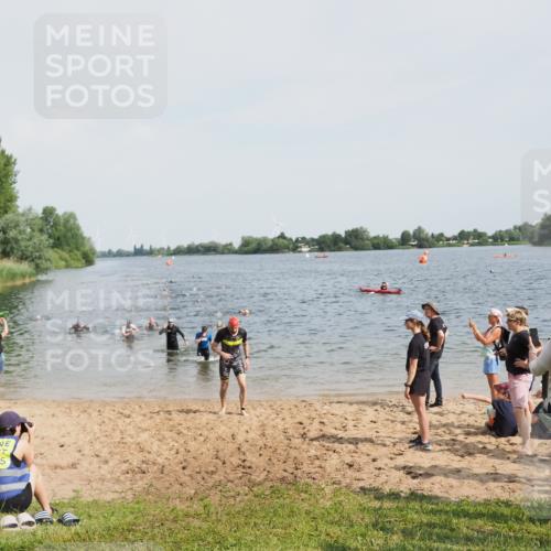21.06.2025 - 27. Vierlanden-Triathlon MichiJ http://msf.ph/oto/8004849 15.06.2026 10:06:26 Schwimmen 394, 434, 447 meine-sportfotos.de