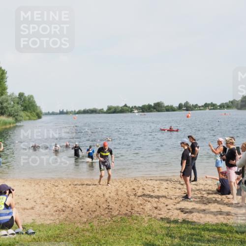21.06.2025 - 27. Vierlanden-Triathlon MichiJ http://msf.ph/oto/8004854 15.06.2026 10:06:26 Schwimmen 394, 434, 447 meine-sportfotos.de