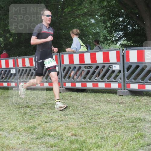 21.06.2025 - 27. Vierlanden-Triathlon KatJ http://msf.ph/oto/8004856 15.06.2025 12:58:07 Ziel 712 meine-sportfotos.de