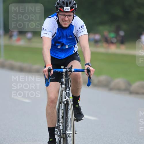 21.06.2025 - 27. Vierlanden-Triathlon H.Heesch http://msf.ph/oto/8004874 15.06.2025 12:52:19 Radfahren 969, 1400 meine-sportfotos.de