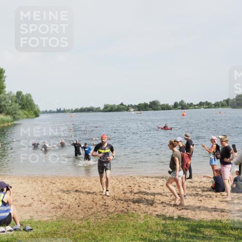 21.06.2025 - 27. Vierlanden-Triathlon MichiJ http://msf.ph/oto/8004877 15.06.2026 10:06:27 Schwimmen 394, 434, 447 meine-sportfotos.de