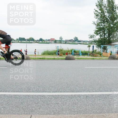 21.06.2025 - 27. Vierlanden-Triathlon H.Heesch http://msf.ph/oto/8004885 15.06.2025 13:00:45 Radfahren 742, 1098, 1104, 1108, 1148 meine-sportfotos.de