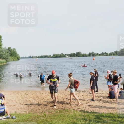 21.06.2025 - 27. Vierlanden-Triathlon MichiJ http://msf.ph/oto/8004898 15.06.2026 10:06:28 Schwimmen 394, 434, 440, 447 meine-sportfotos.de