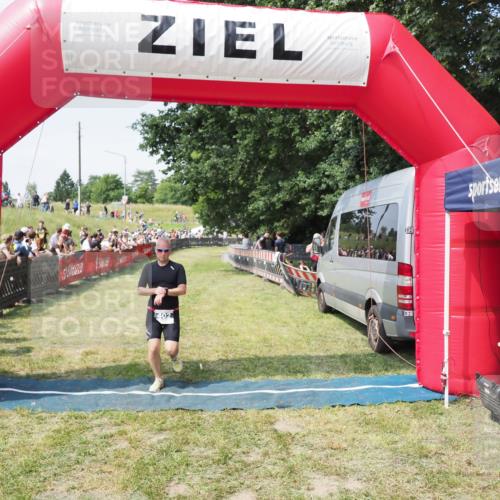 21.06.2025 - 27. Vierlanden-Triathlon MichiJ http://msf.ph/oto/8004899 15.06.2026 11:29:44 Ziel 402 meine-sportfotos.de