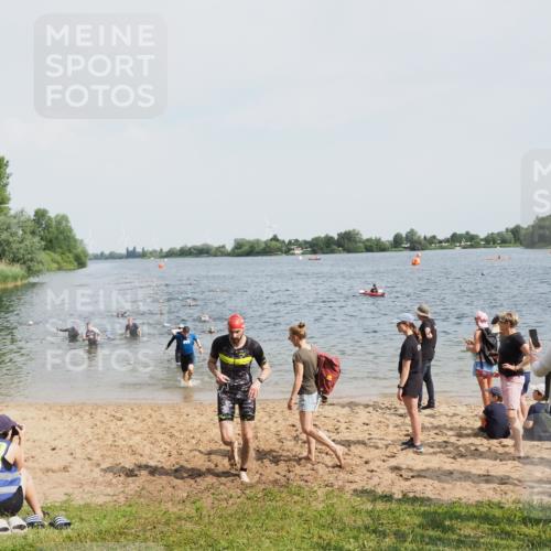 21.06.2025 - 27. Vierlanden-Triathlon MichiJ http://msf.ph/oto/8004904 15.06.2026 10:06:28 Schwimmen 394, 434, 440, 447 meine-sportfotos.de