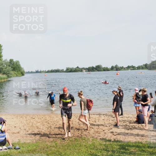21.06.2025 - 27. Vierlanden-Triathlon MichiJ http://msf.ph/oto/8004909 15.06.2026 10:06:28 Schwimmen 394, 434, 440, 447 meine-sportfotos.de