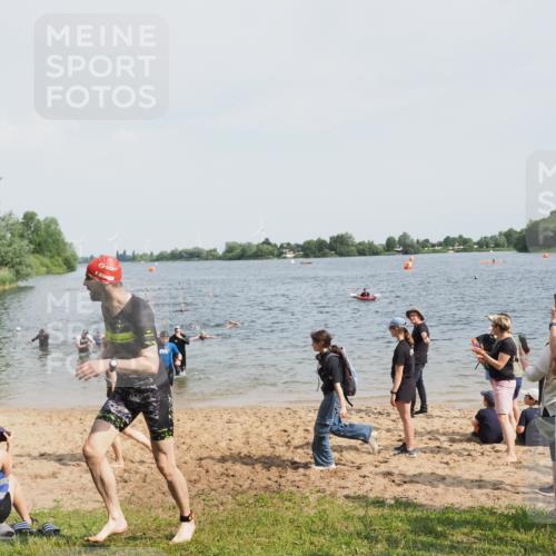 21.06.2025 - 27. Vierlanden-Triathlon MichiJ http://msf.ph/oto/8004920 15.06.2026 10:06:30 Schwimmen 394, 434, 440 meine-sportfotos.de