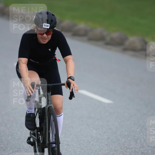 21.06.2025 - 27. Vierlanden-Triathlon H.Heesch http://msf.ph/oto/8004928 15.06.2025 12:52:42 Radfahren 889 meine-sportfotos.de