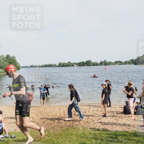 21.06.2025 - 27. Vierlanden-Triathlon MichiJ http://msf.ph/oto/8004929 15.06.2026 10:06:30 Schwimmen 394, 434, 440 meine-sportfotos.de