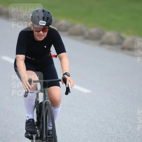 21.06.2025 - 27. Vierlanden-Triathlon H.Heesch http://msf.ph/oto/8004943 15.06.2025 12:52:43 Radfahren 889 meine-sportfotos.de
