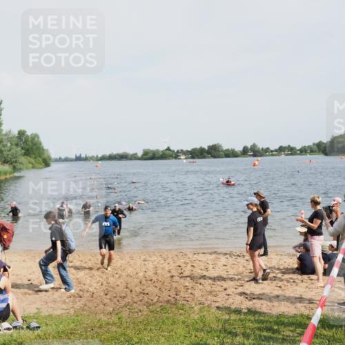21.06.2025 - 27. Vierlanden-Triathlon MichiJ http://msf.ph/oto/8004949 15.06.2026 10:06:31 Schwimmen 394, 434, 440 meine-sportfotos.de