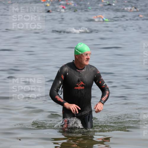 15.06.2025 - 27. Vierlanden-Triathlon Lena Gebhardt http://msf.ph/oto/8004961 15.06.2025 10:02:32 Schwimmen 397, 405 meine-sportfotos.de