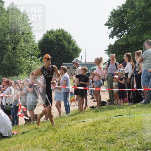 15.06.2025 - 27. Vierlanden-Triathlon KatJ http://msf.ph/oto/8004968 15.06.2025 10:03:59 Schwimmen 415, 427, 436, 1398 meine-sportfotos.de