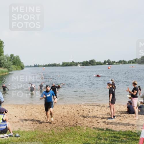 21.06.2025 - 27. Vierlanden-Triathlon MichiJ http://msf.ph/oto/8004977 15.06.2026 10:06:32 Schwimmen 394, 434, 440 meine-sportfotos.de