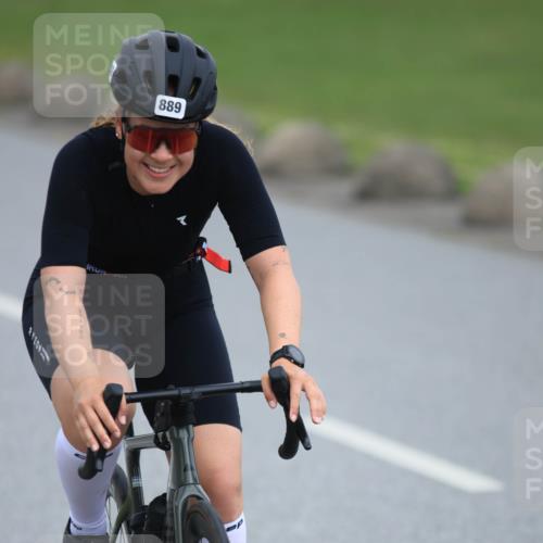21.06.2025 - 27. Vierlanden-Triathlon H.Heesch http://msf.ph/oto/8004993 15.06.2025 12:52:43 Radfahren 889 meine-sportfotos.de