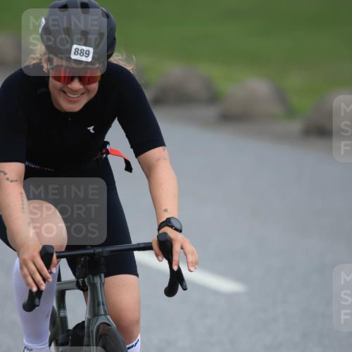 21.06.2025 - 27. Vierlanden-Triathlon H.Heesch http://msf.ph/oto/8005000 15.06.2025 12:52:43 Radfahren 889 meine-sportfotos.de