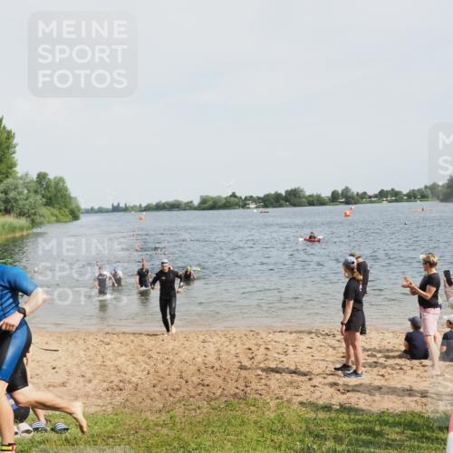 21.06.2025 - 27. Vierlanden-Triathlon MichiJ http://msf.ph/oto/8005024 15.06.2026 10:06:34 Schwimmen 394, 434, 440 meine-sportfotos.de