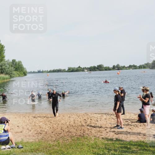 21.06.2025 - 27. Vierlanden-Triathlon MichiJ http://msf.ph/oto/8005041 15.06.2026 10:06:34 Schwimmen 394, 434, 440 meine-sportfotos.de