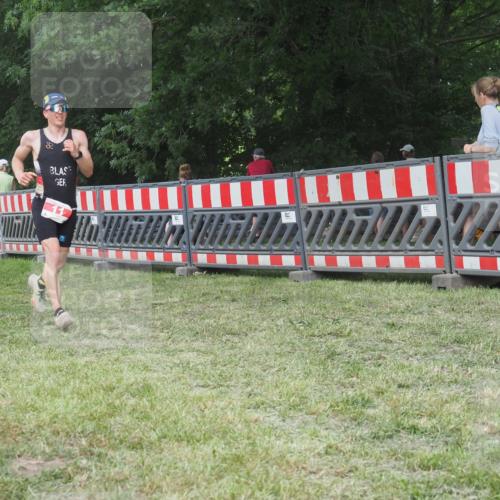 21.06.2025 - 27. Vierlanden-Triathlon KatJ http://msf.ph/oto/8005043 15.06.2025 12:58:24 Ziel 11, 736, 1034, 1035, 1036, 1037 meine-sportfotos.de